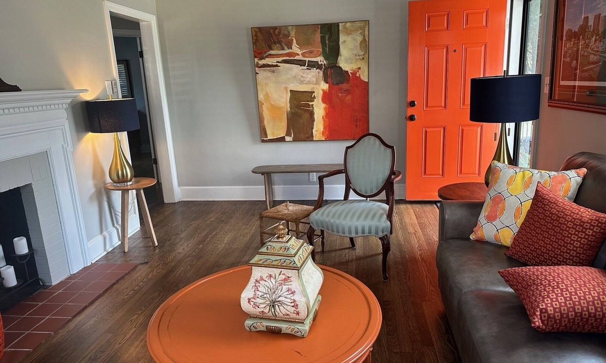 Lindley Park House | Inviting home in Lindley Park! Short walk to grocery, bars, cafes & coffee shop!