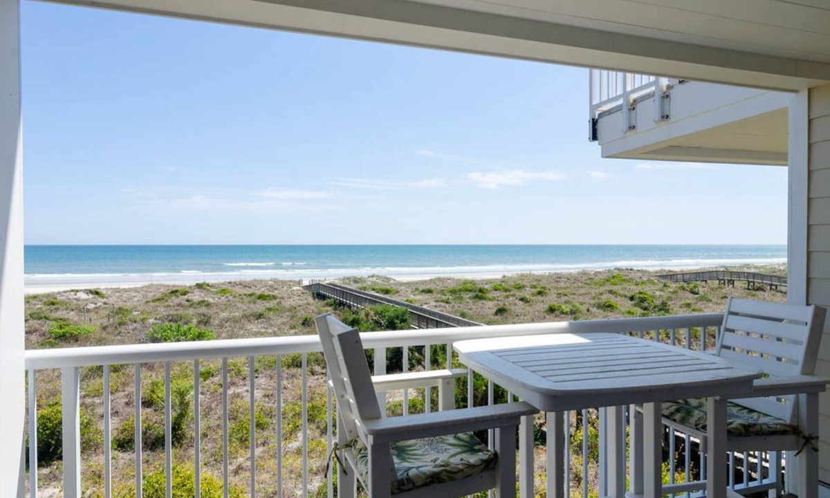 Shell Island Condo | Inviting Oceanfront 3BR Condo in WrightsvilleDunes