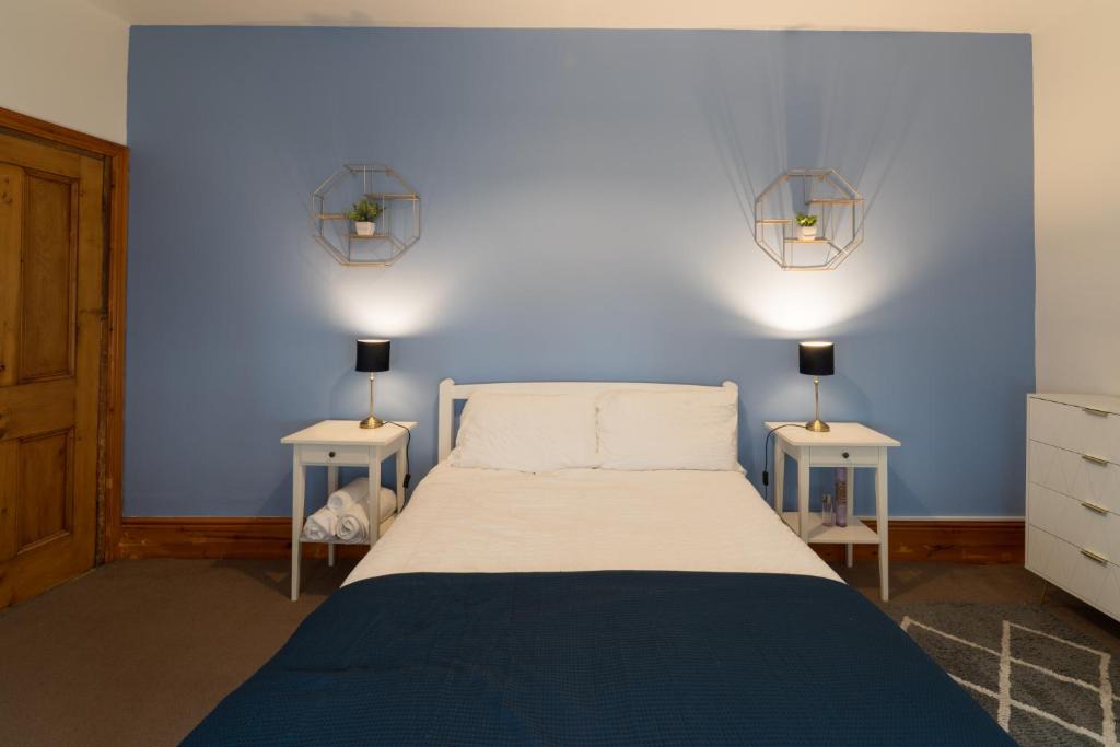Jesmond Apartment | Jesmond - Stylish 3 Bed 2 bathroom Apartment with Parking