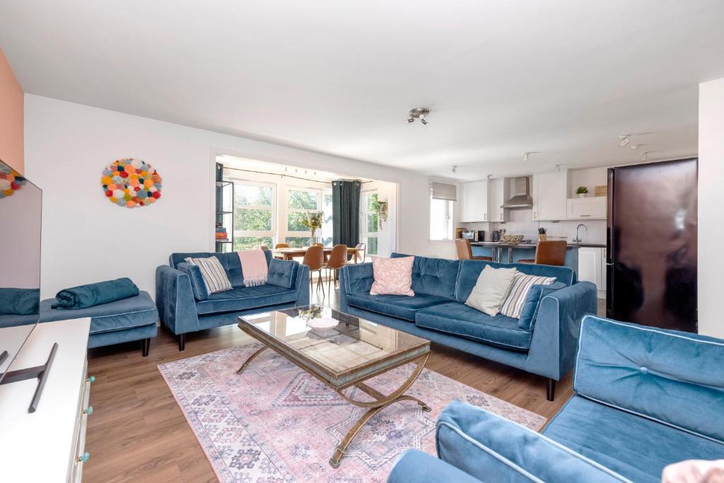 Slateford Apartment | JOIVY Modern 2 bed flat near Murrayfield Stadium