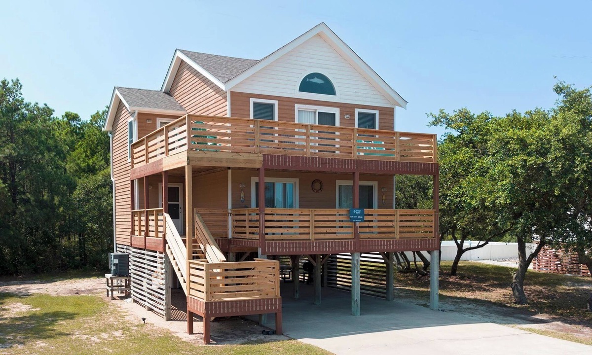 Nags Head House | Jumbo's Hideout: Pet friendly, Short Stay Anytime, Short drive to the beach