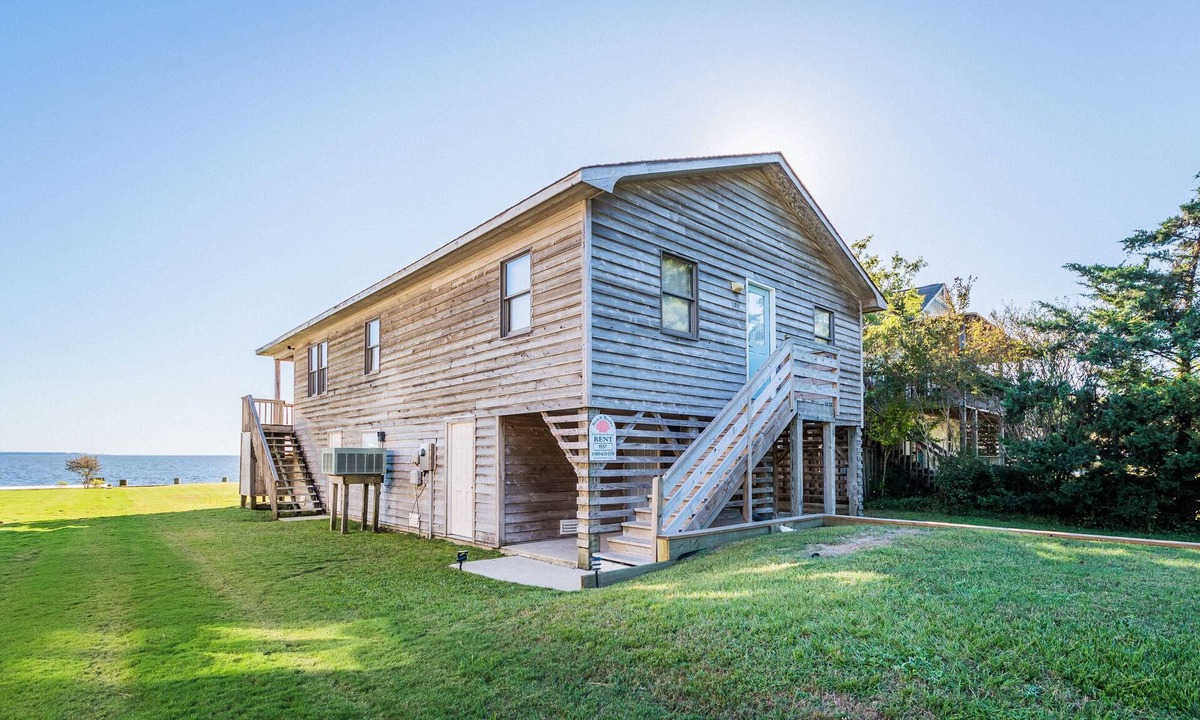 Colington Harbour House | K1557 Sounds Good. Waterfront perfect for your kayak & SUP, dogs welcome!