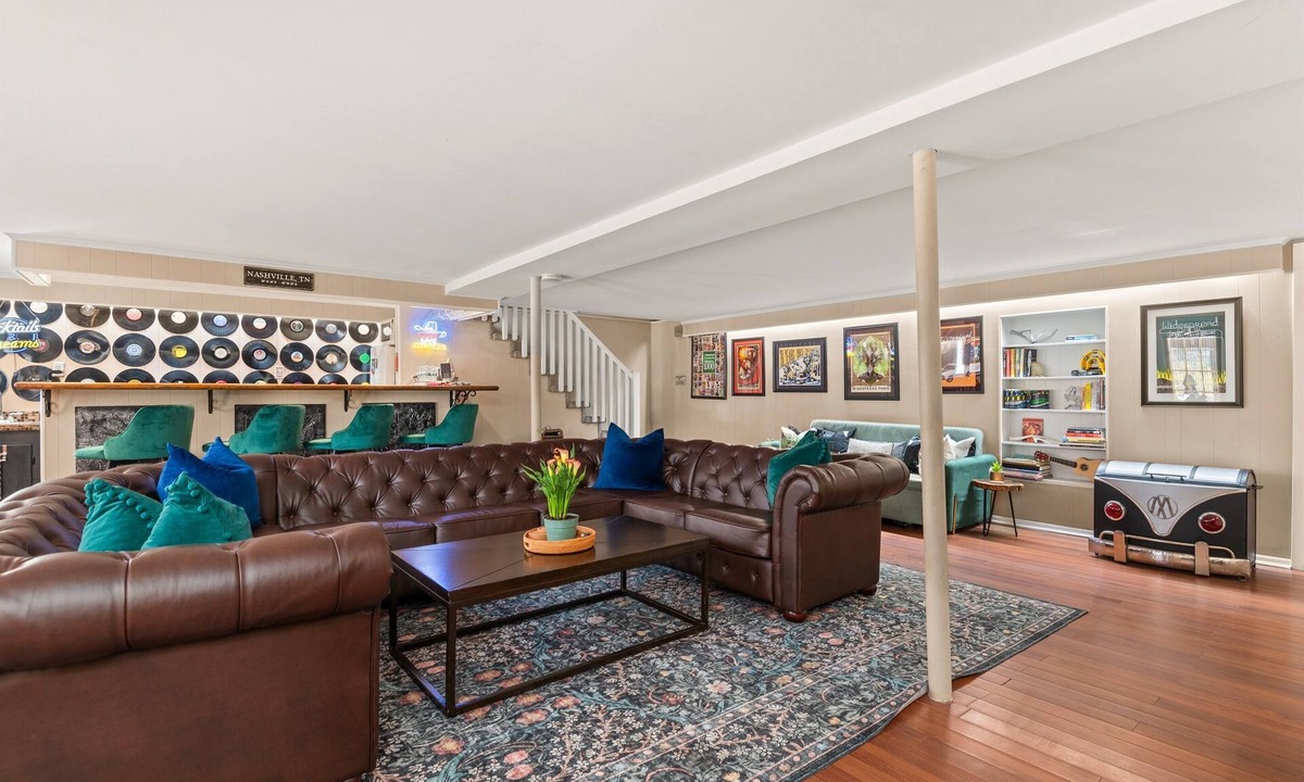 Nashville House | Karaoke Lounge · 4BR Sleeps 9 · Dog-Friendly