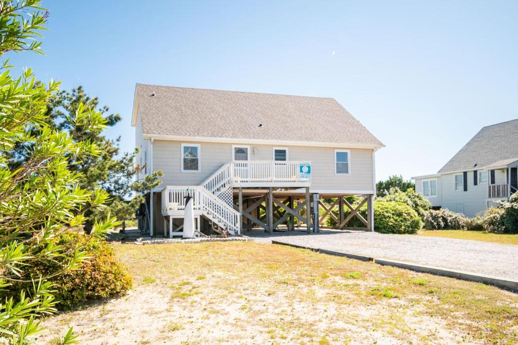 Caswell Beach House | Katie Lou's Place by Oak Island Accommodations