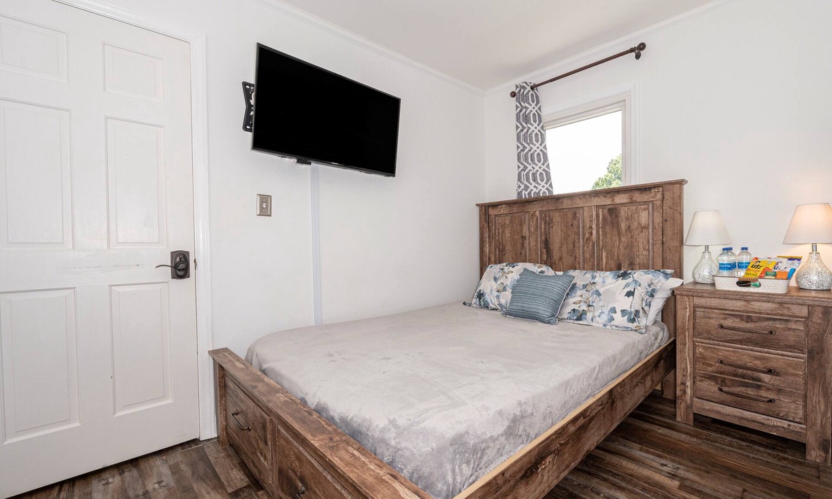 Kernersville House | Kernersville Sleeps 16+ w/Hot Tub Arcade King Bed