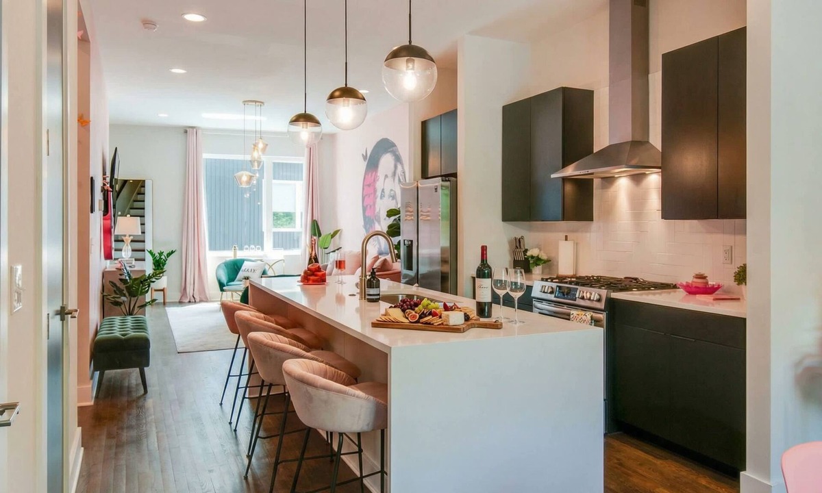Nashville House | King Queen 2 Homes - 24 Beds City Views