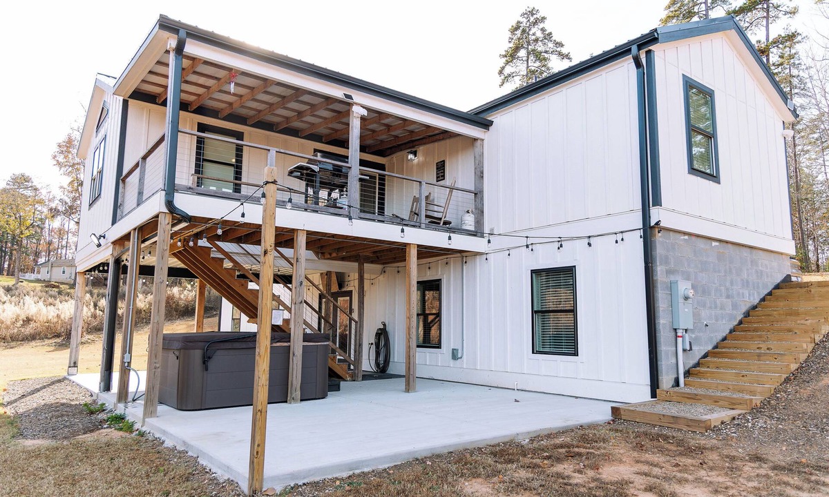 Salem Cabin | Knott Quite at the lake - 4bd/3ba with Hot Tub
