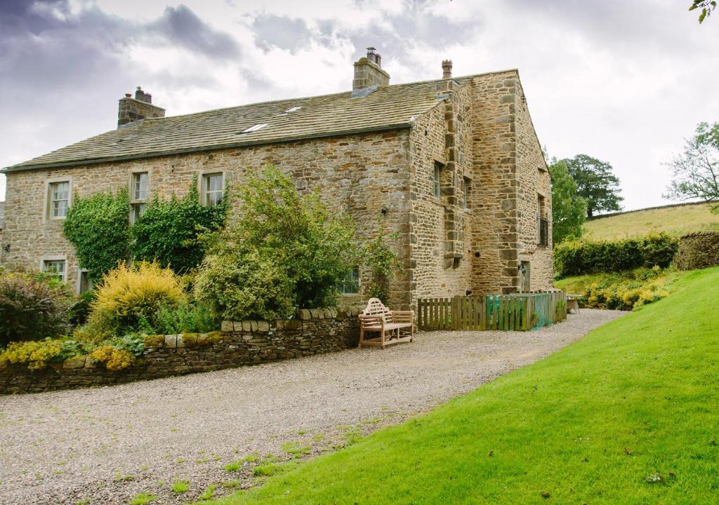 Fourstones Near Bentham House | Knotts Rest