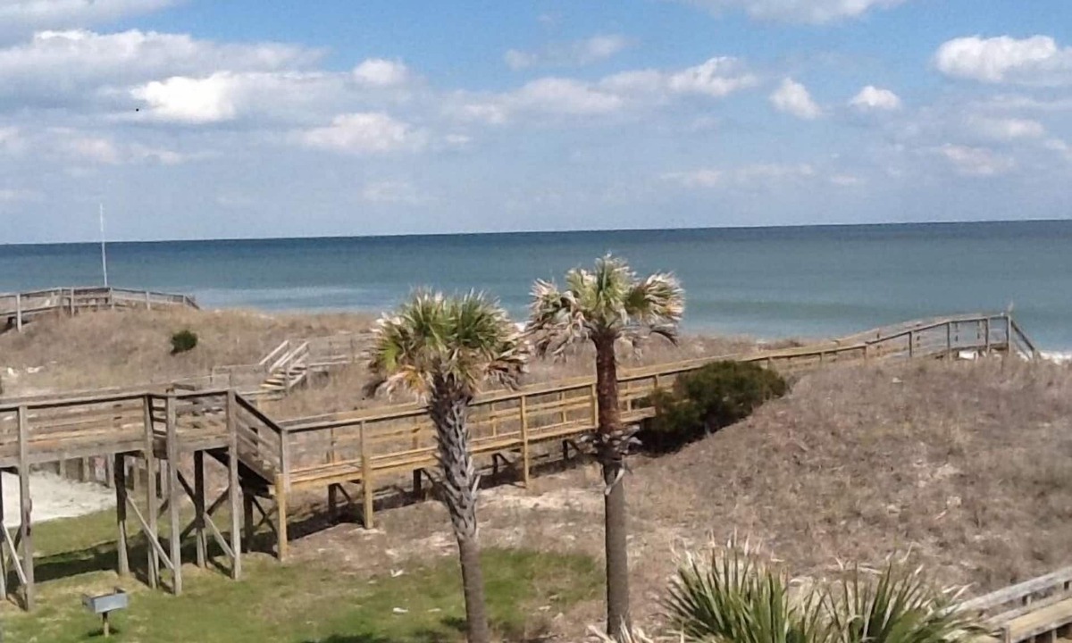 North Carolina Coast Condo | La Casita-Oceanfront Oasis with Great Views