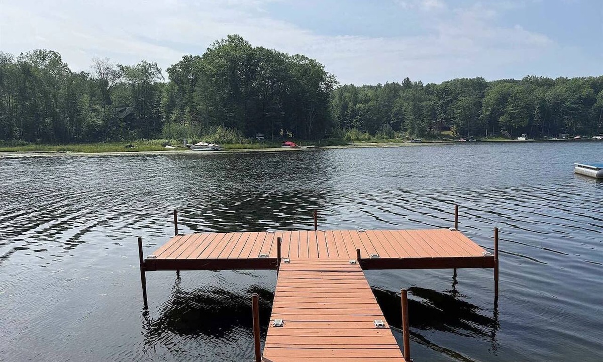 Gresham House | Lake Front! Private Dock! Water toys!