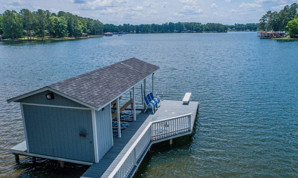 Henrico House | LAKE FRONT WITH GORGEOUS VIEWS & SPACIOUS BACKYARD + LOTS OF AMENITIES
