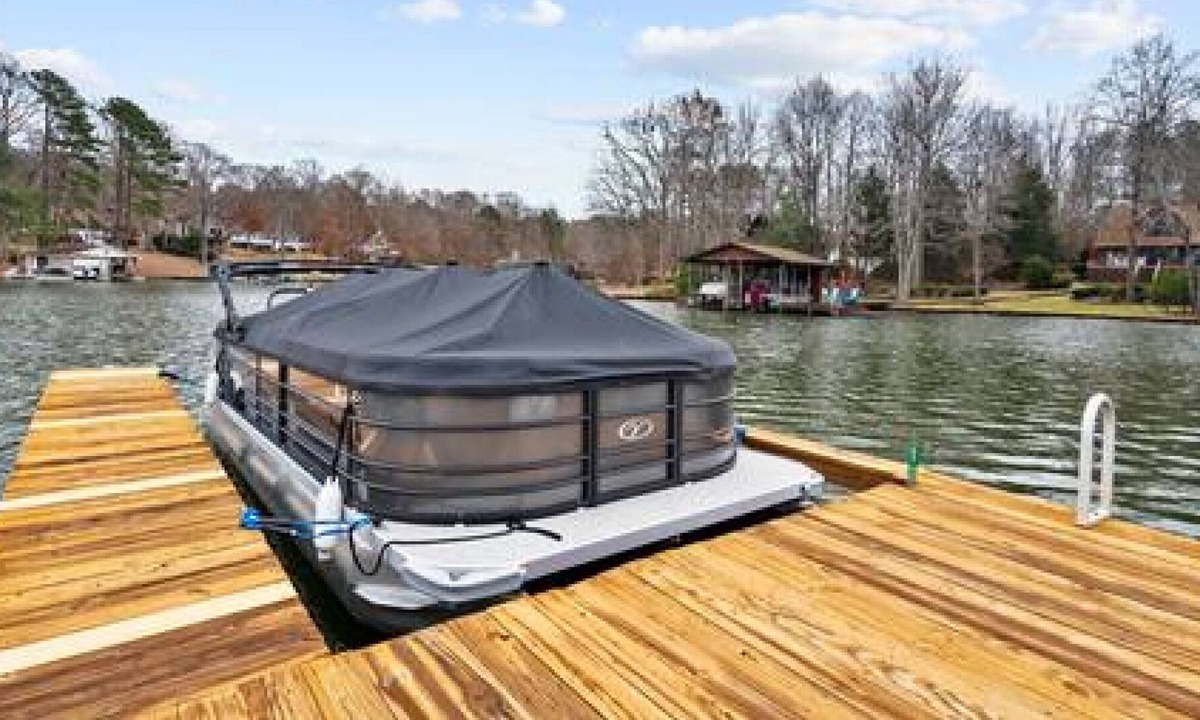 Timber Creek House | Lake Gaston 4BR Lake House