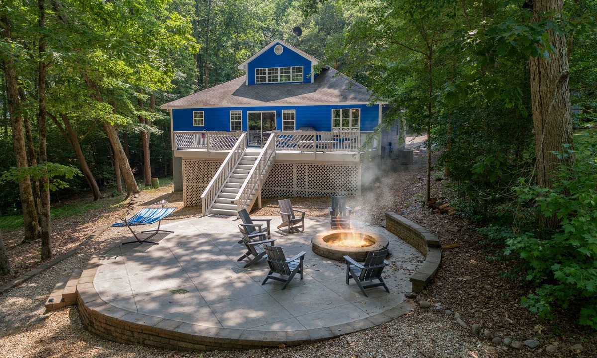 Macon House | Lake Gaston Lyons creek 3 bedroom plus bunkbed loft 2 bathroom sleeps 10-12