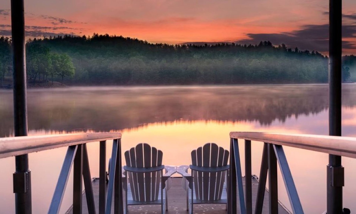 Nebo House | Lake James Country-style House - Deep Cove, Pool, Screen Porch, Kayaks & SUP!