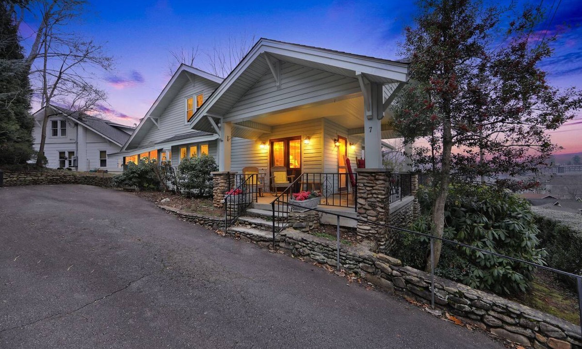 Lake Junaluska Cottage | Lake Junaluska Cabin w/Deck, Clawfoot Tub, Pool