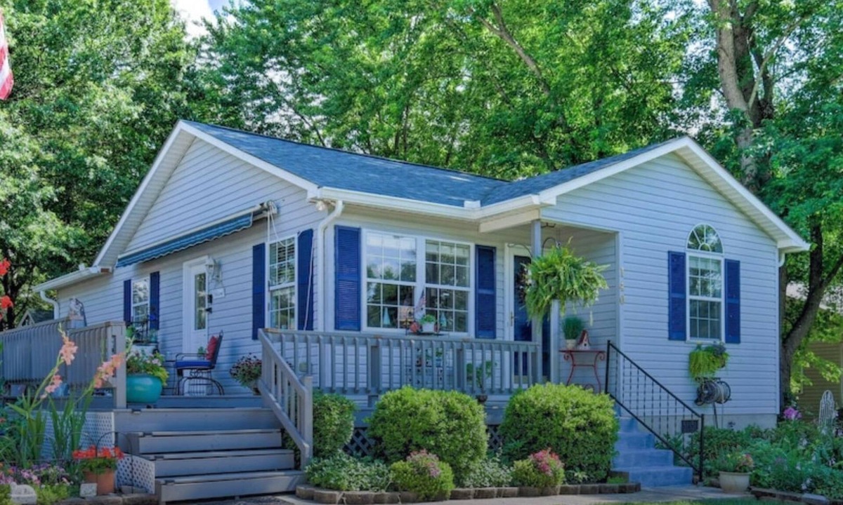 Mayhew House | Lake Norman Cottage