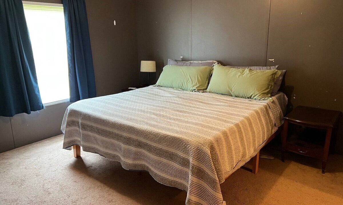 Taylorsville House | Lake view double wide home meeting a longer short term rental need in the area.