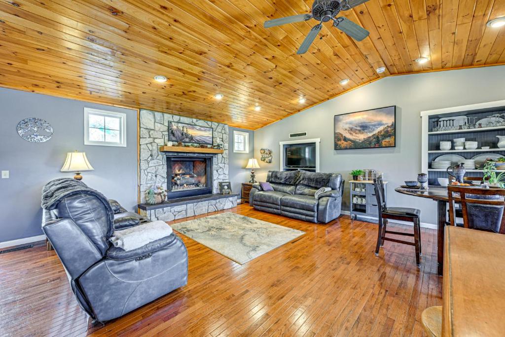 Robbinsville House | Lakefront Cabin Retreat with Dock in Robbinsville!