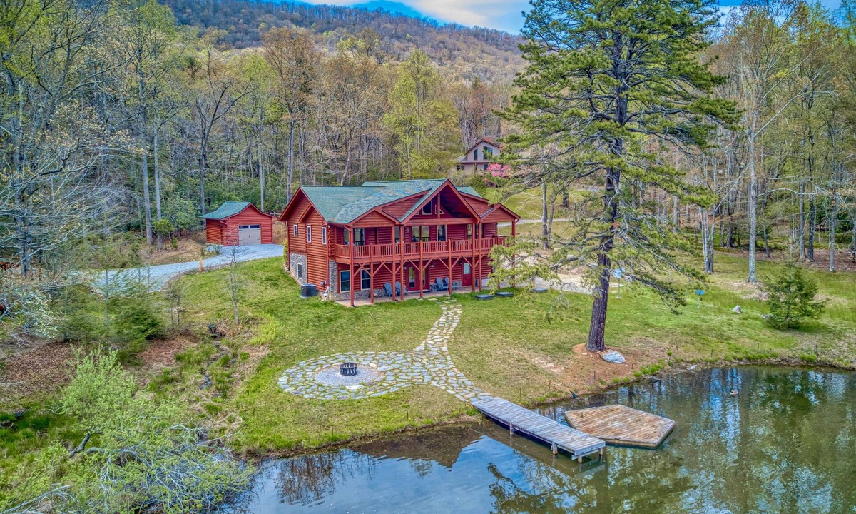 Mills River Cabin | Lakefront cabin & tiny home with a firepit, wet bar, washer/dryer, dock