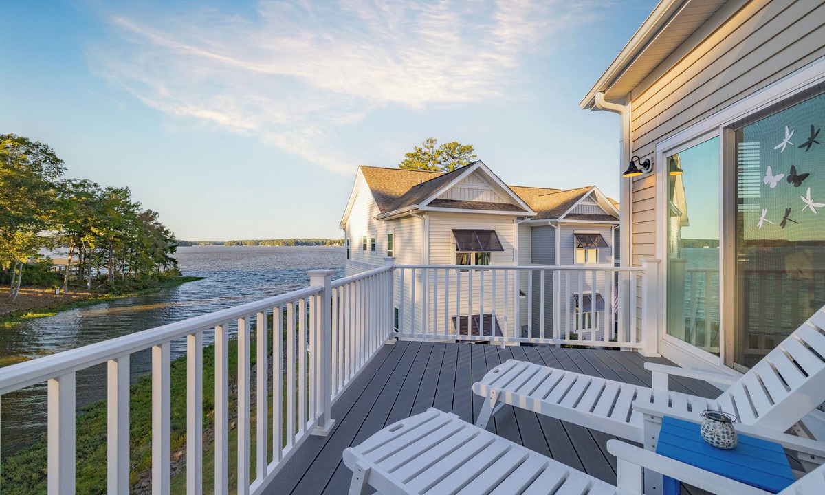 Eatons Crossing House | Lakefront/KingBed/FirePit/Arcade/nKayaks/Boat Slip