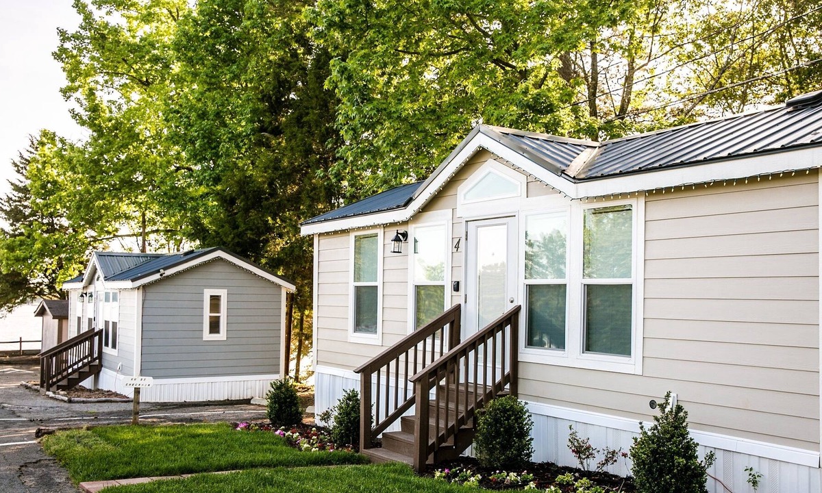 Steele Creek Cabin | Lakefront Property One Bedroom Cabin #3 at Long Cove Resort - Flexible Cancellation! by RedAwning