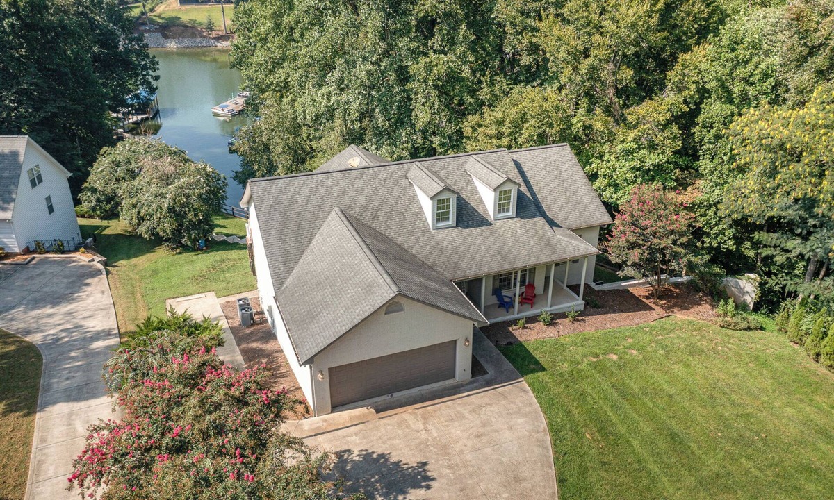 Barium Springs House | Lakefront Retreat on Lake Norman