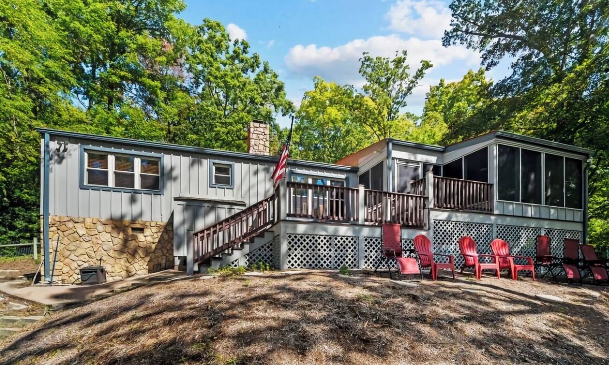 Clarksville House | Lakefront Retreat, Private Cove & Dock, 10/10 Reviews, Peaceful Kerr Lake Escape
