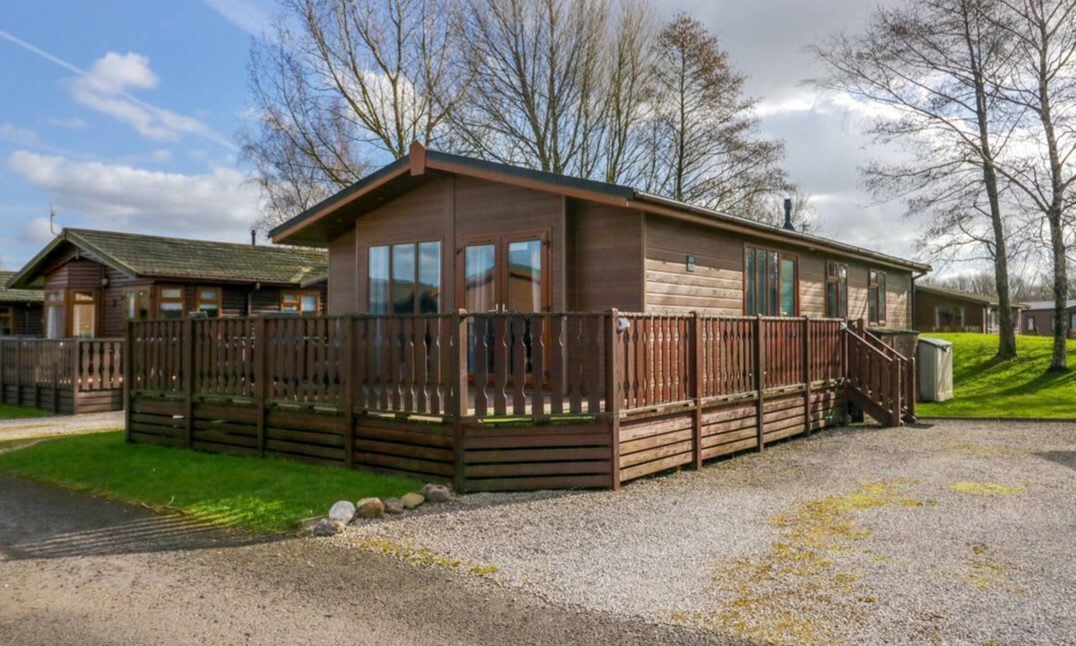 Tewitfield Cabin | Lakeside 20, Silverdale