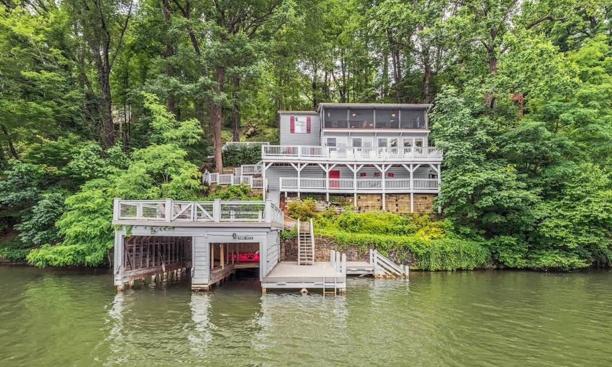 Lake Lure Cottage | Lakeside 4BR~Mountain Views | Firepit | Game Room