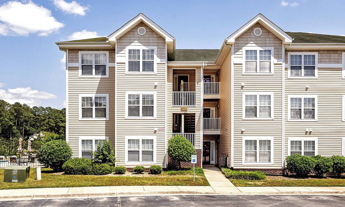 Westover Condo | Lakeside Bliss – 3BR Condo with Stunning Views