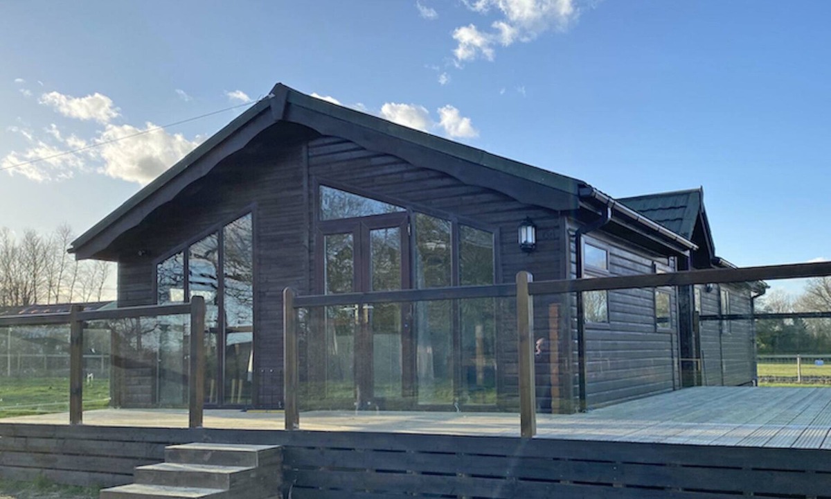 Bethersden Cabin | Lakeside Lodge with Beautiful Views