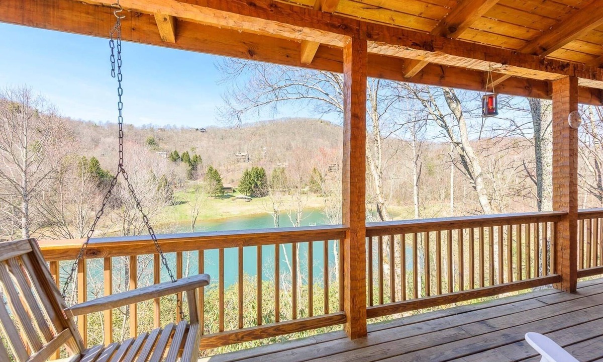 Seven Devils Cabin | Lakeside Mountain Cabin on Seven Devils