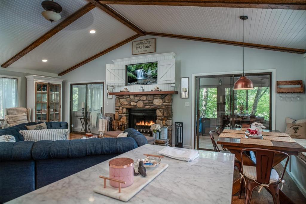Brevard House | Lakeside Rays