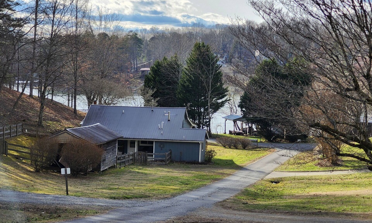 Elf House | Lakeview Lodge on Chatuge, Dock Slip available nearby, WiFi & Prmchnls