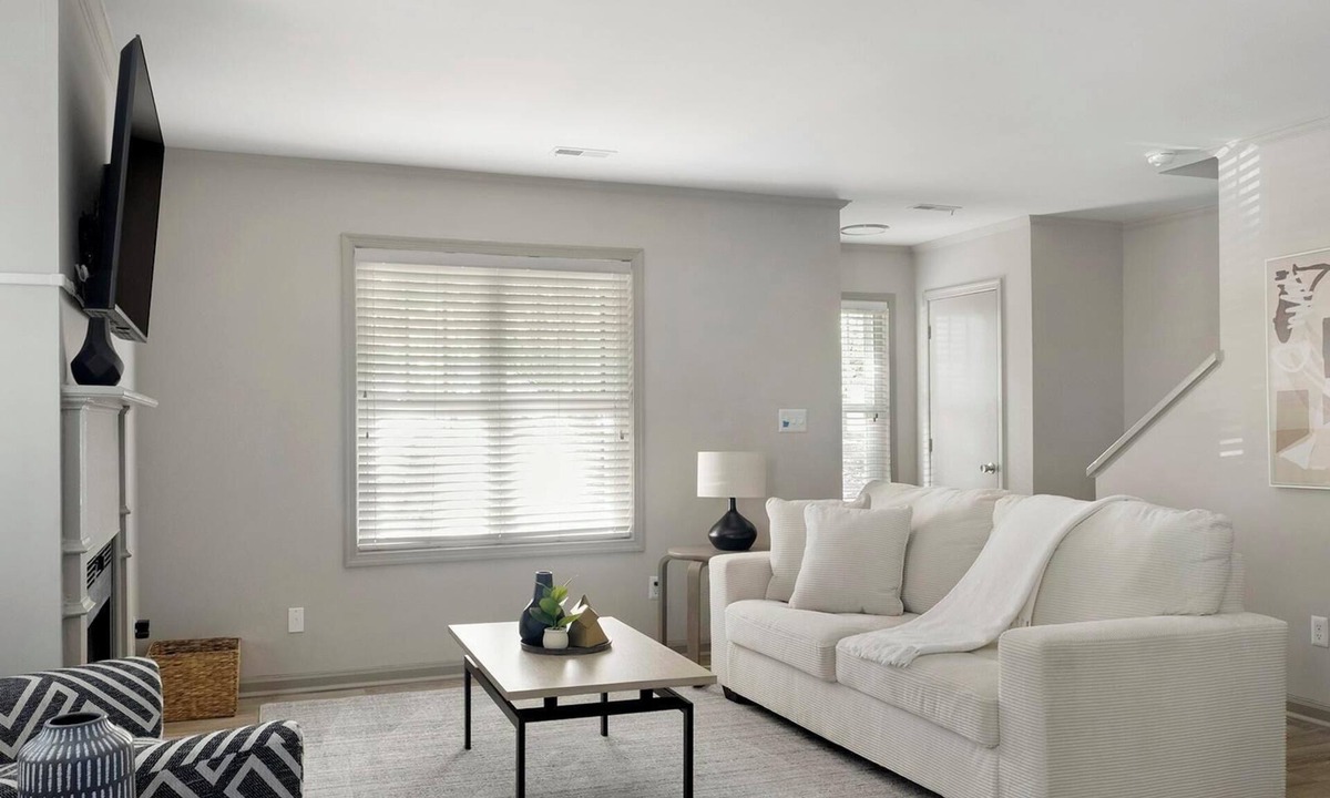 Crabtree Apartment | Landing | Amazing 2BD, Pool, Clubhouse