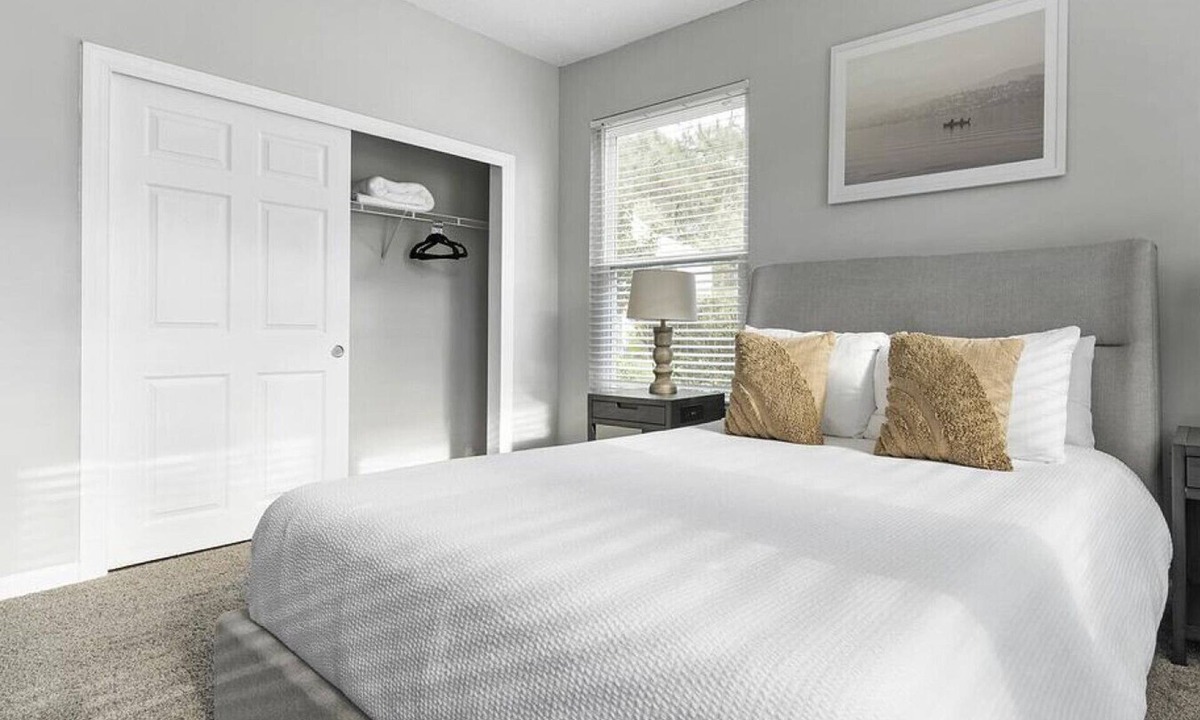 Charlotte Apartment | Landing at The Arboretum - 2 Bedrooms in Oxford Hunt