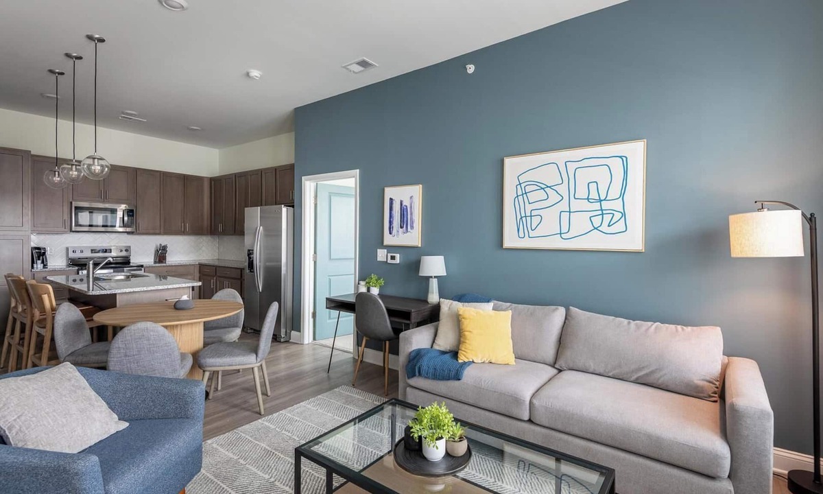 Wilmington Apartment | Landing | Chic 2BD, Pool, Gym