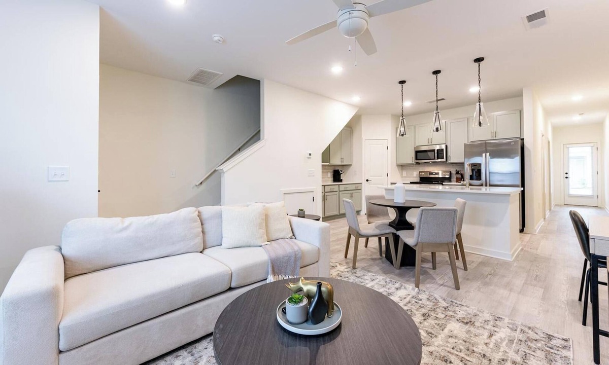 Wilmington Apartment | Landing | Chic 3BD, Yoga Studio, Pool