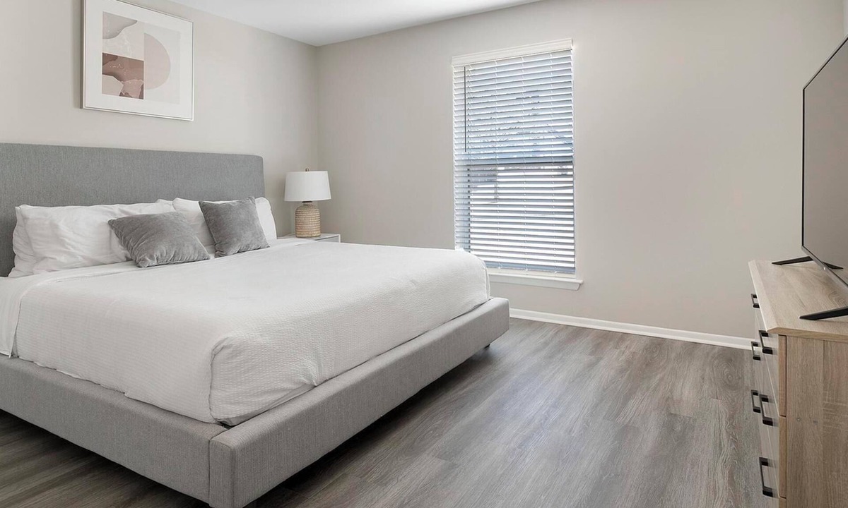 Homewood Apartment | Landing | Incredible 1BD, Pool, Gym