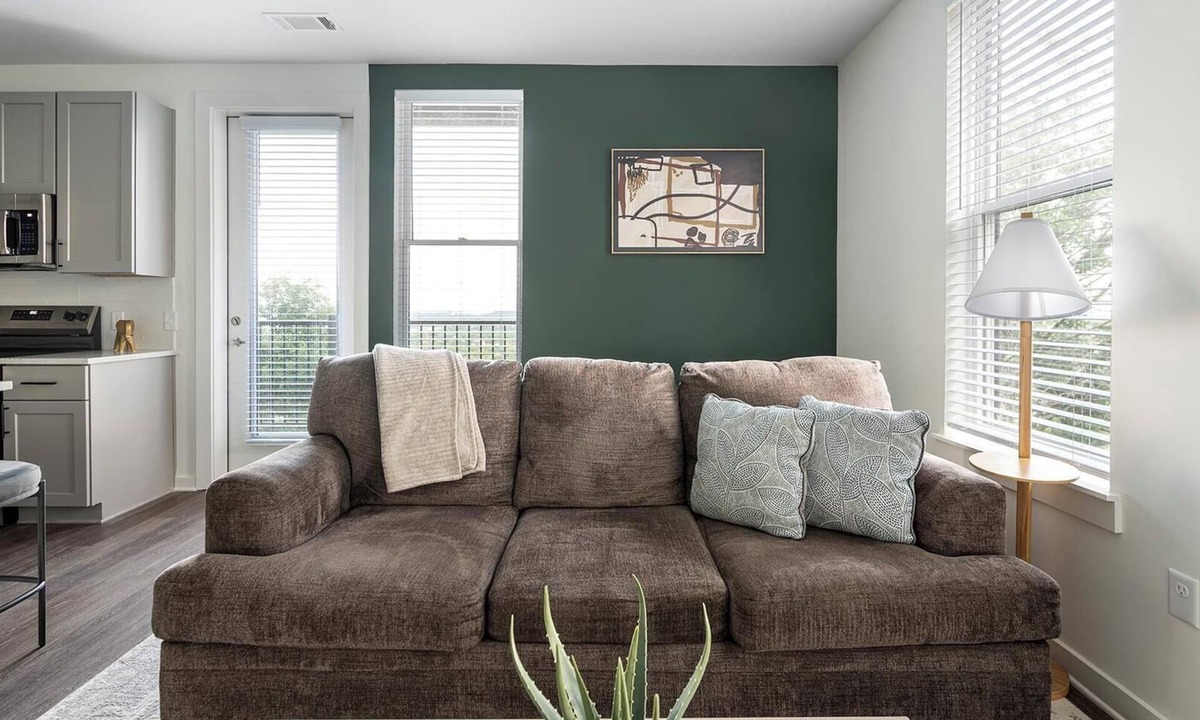 Brentwood Apartment | Landing | Modern 2BD, Clubhouse, Gym