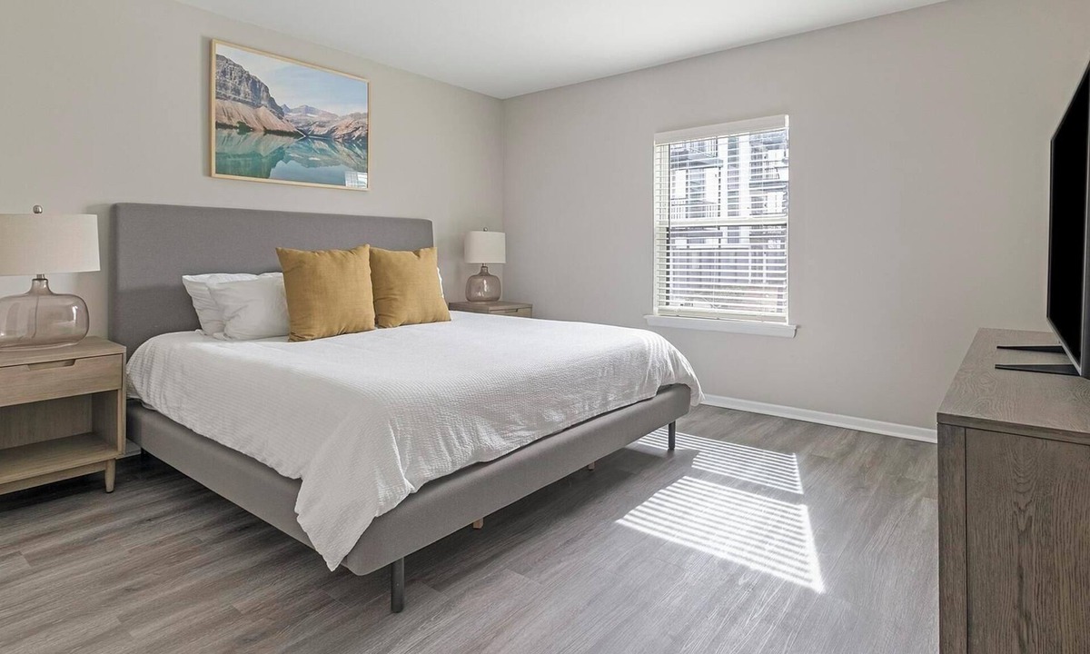 Homewood Apartment | Landing | Spectacular 1BD, Clubhouse, Gym
