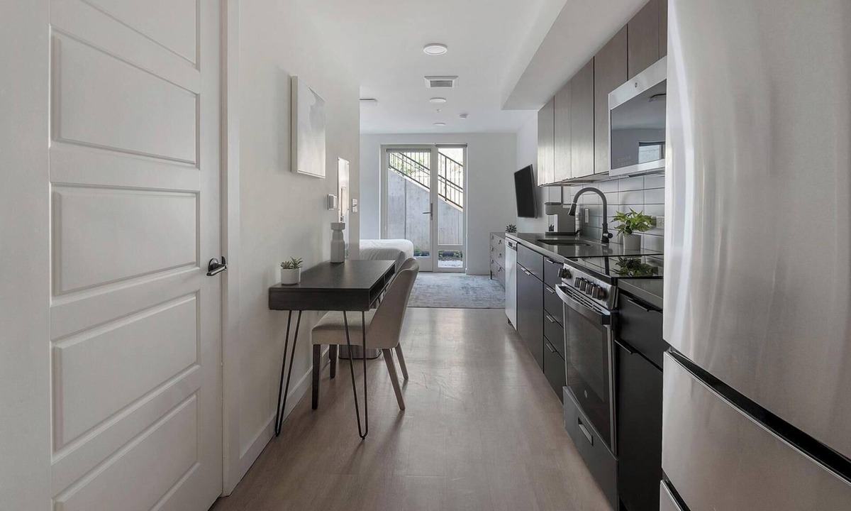 Eighth Avenue Apartment | Landing | Spectacular Studio, Gym