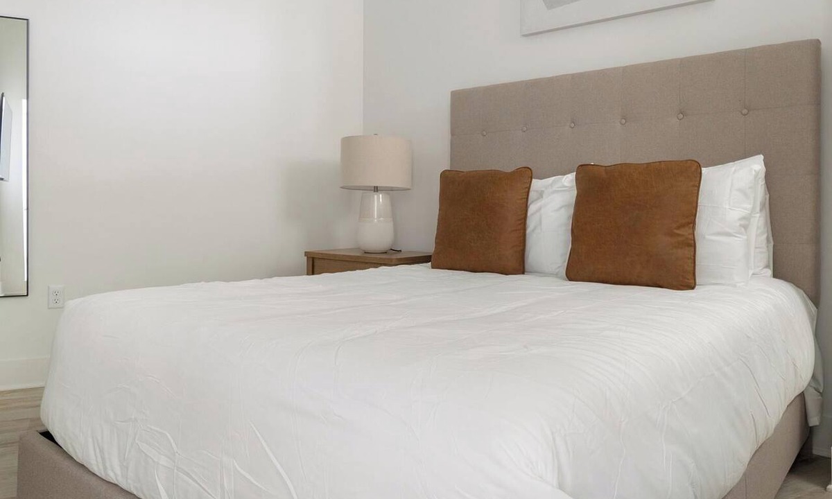 Southwest Raleigh Apartment | Landing | Stunning 1BD in Caraleigh