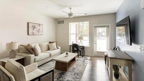 Belle Mina Apartment | Landing Stunning 1BD Yoga Studio Clubhouse