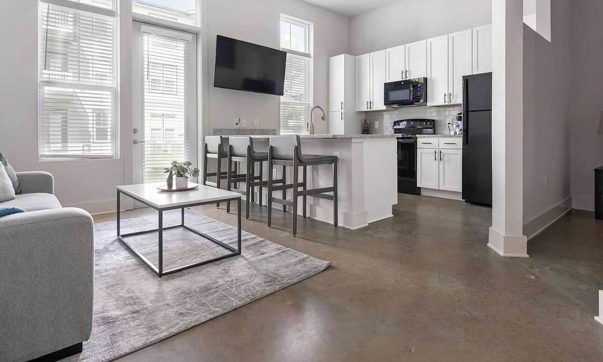 Charlotte Apartment | Landing | Stunning Studio, Pool, Clubhouse