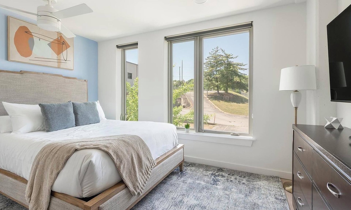 Eighth Avenue Apartment | Landing | Stunning Studio, Gym