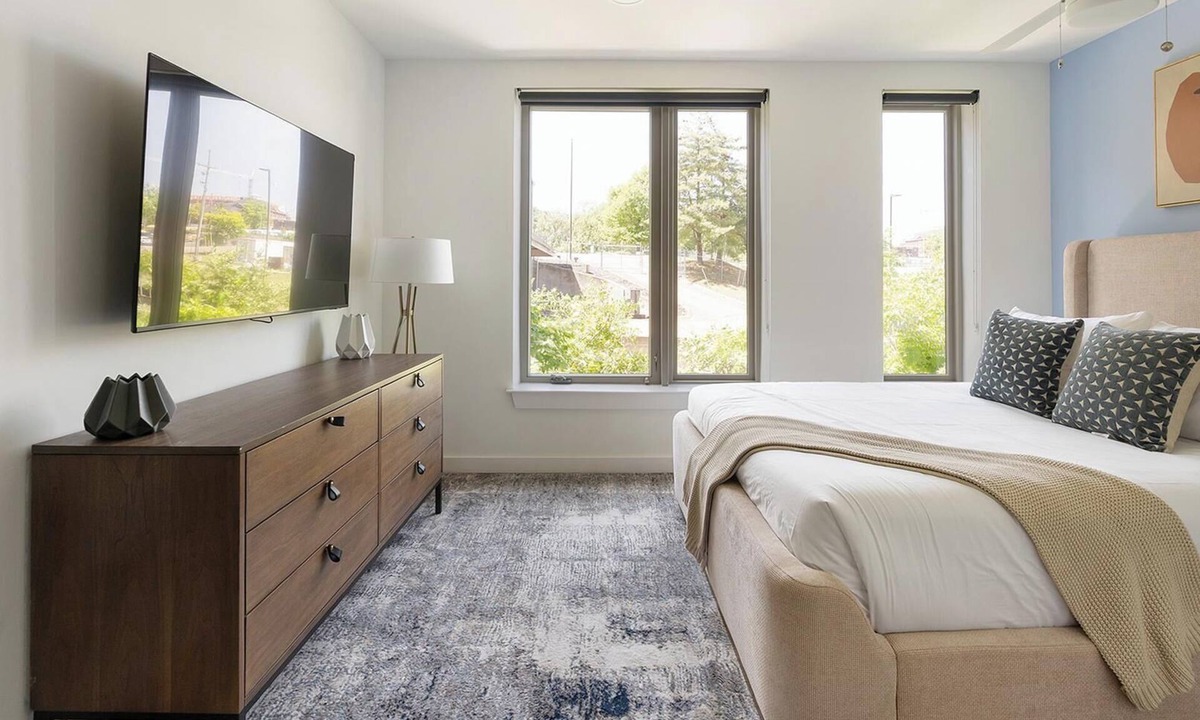 Eighth Avenue Apartment | Landing | Stylish Studio, Gym