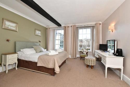 Calne Hotel | Lansdowne Strand