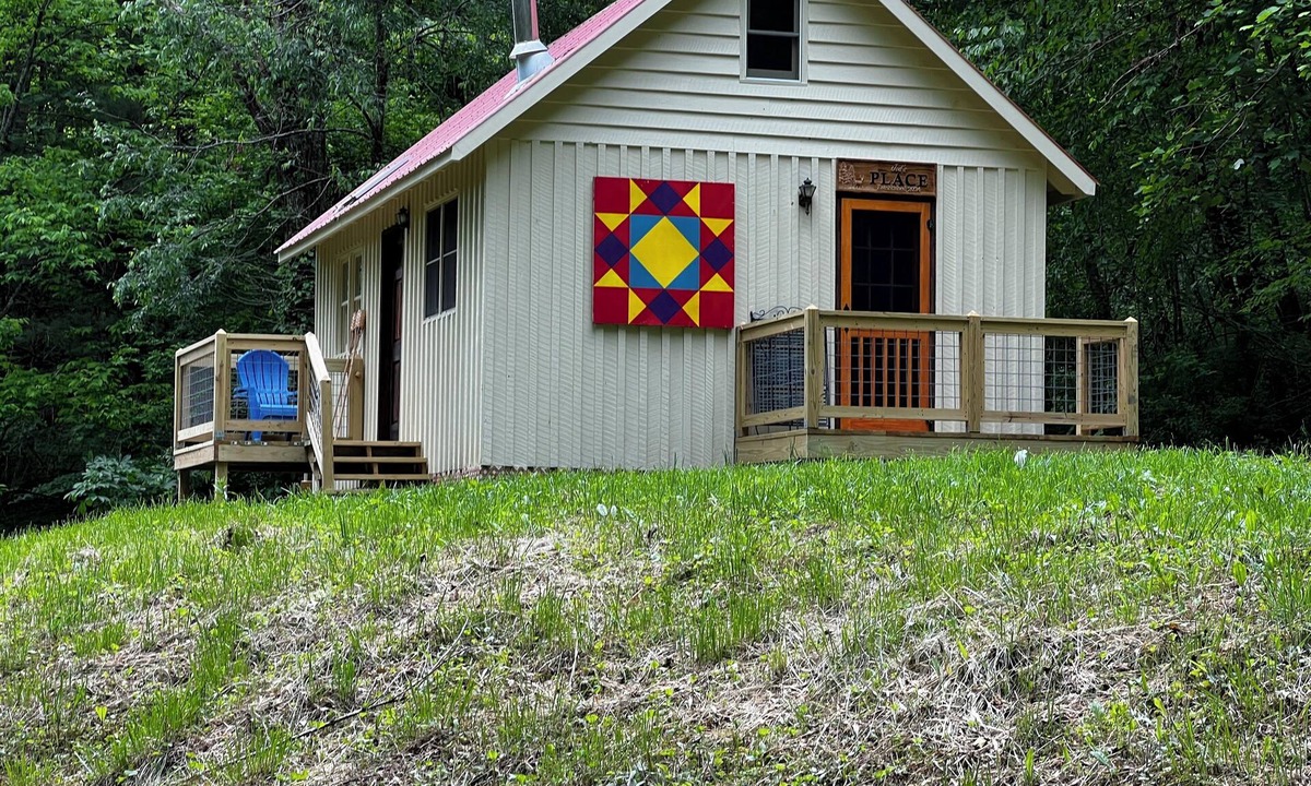 Lansing Cabin | Lansing, North Carolina Appalachian Solar Powered Cabin Paradise
