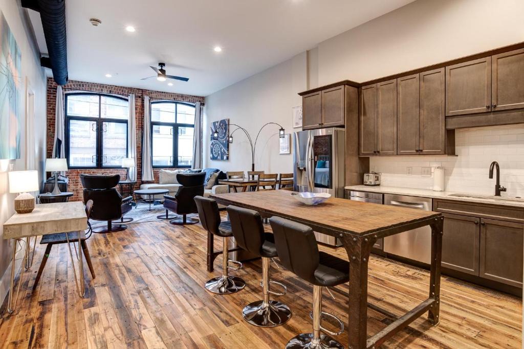 Downtown Asheville House | Large 3 bedroom 3 and a half Bath Downtown Condo